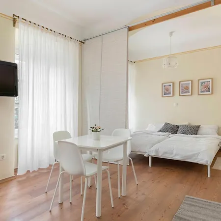 By The Walnut Tree Διαμέρισμα *